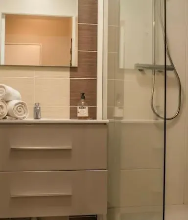 Centre De - Commerces - Wifi *